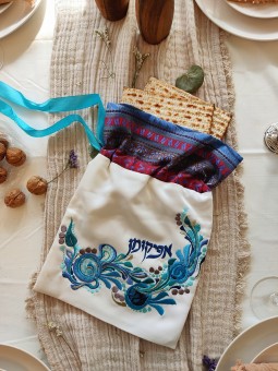 תיק אפיקומן רקום קטיפה ביד עם F , מתנות לפסח ,